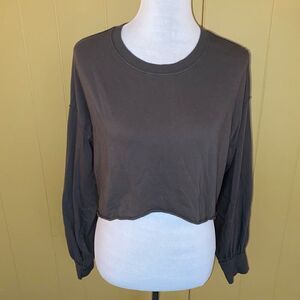 Free people women XS crop Crewneck Longsleeve shirt grey